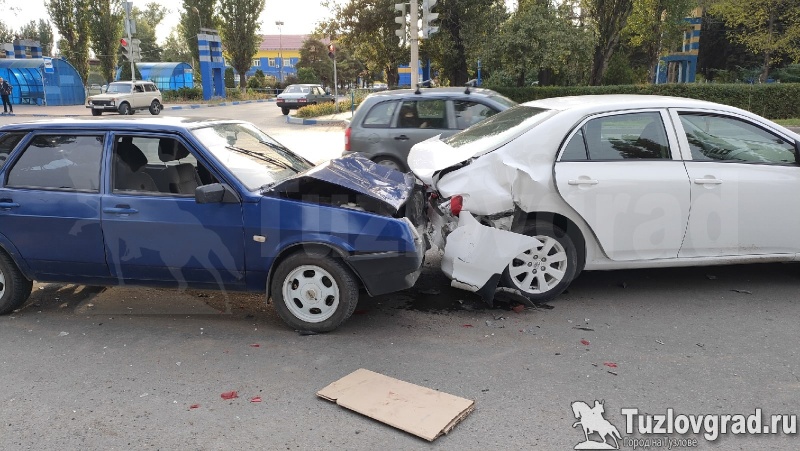 На Харьковском шоссе в Новочеркасске из-за лихача пострадали три человека, в том числе пешеход