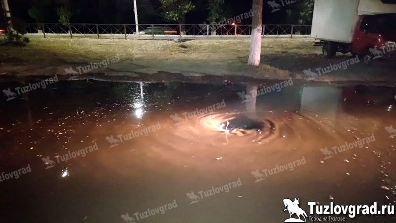 В Новочеркасске накануне планового отключения воды произошла крупная авария на водопроводе