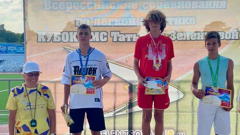 Новочеркасские легкоатлеты успешно выступили на соревнованиях в Новороссийске