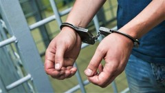 Обвиняемый в убийстве своей девушки мужчина будет дожидаться суда в СИЗО