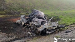 На трассе под Новочеркасском в лобовом ДТП с грузовиком погибли два человека, видео