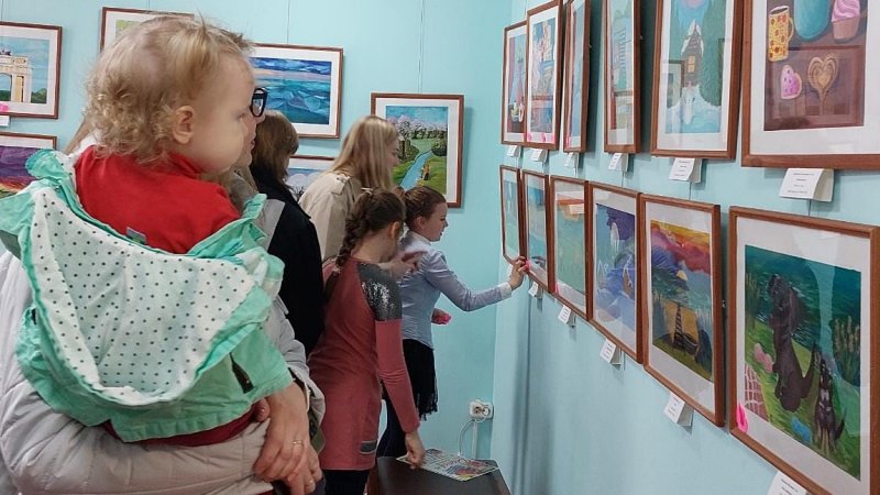 Выставка детского творчества работает в Новочеркасске до 17 мая