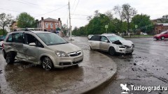 В Новочеркасске на пересечении Пушкинской и Баклановского столкнулись две иномарки