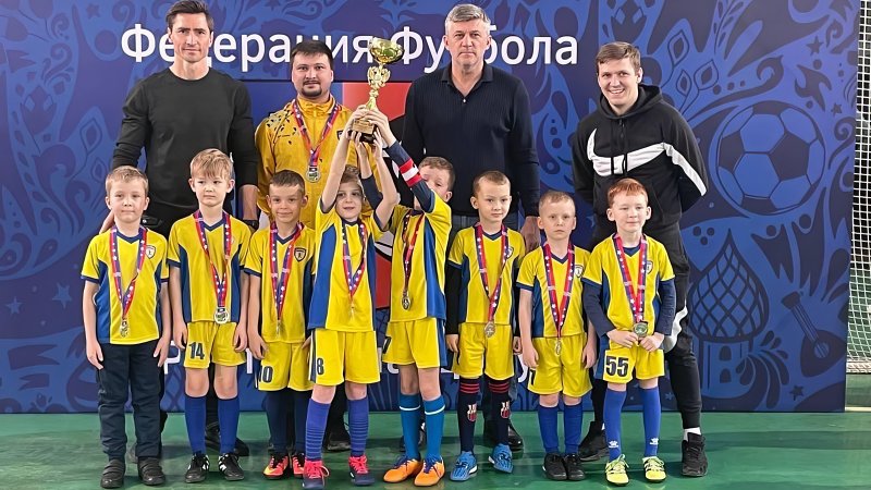 Юные новочеркасские спортсмены стали призерами турнира по футболу