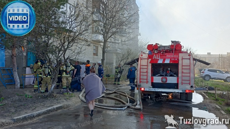 В Новочеркасске в жилом 9-этажном доме произошел крупный пожар, видео