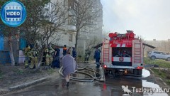 В Новочеркасске в жилом 9-этажном доме произошел крупный пожар, видео