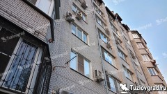 В Новочеркасске 6-летний мальчик выпал из окна третьего этажа