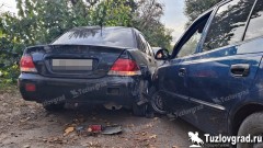 В Новочеркасске пьяный водитель врезался в припаркованную около школы машину