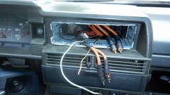 Житель Новочеркасска вскрыл чужую машину и украл из салона автомагнитолу