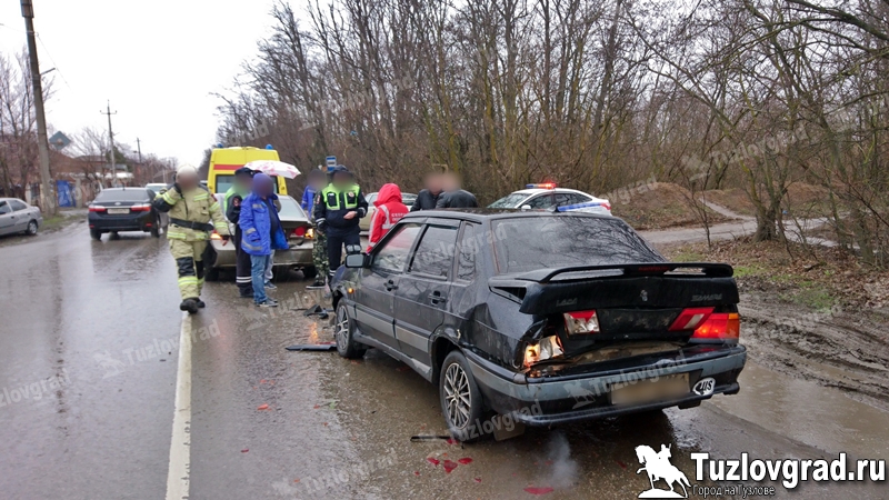 Женщина и ребенок получили травмы в двойном ДТП в Новочеркасске