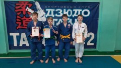 Новочеркасские спортсмены заняли весь пьедестал на соревнованиях по дзюдо 