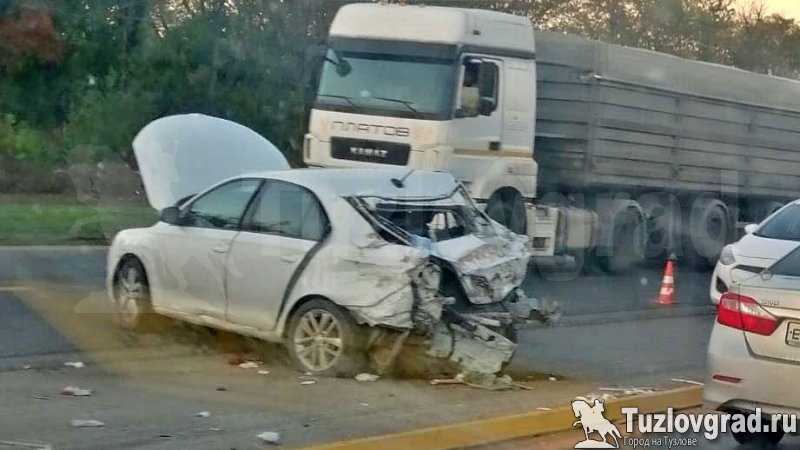 Два человека были доставлены в больницу Новочеркасска после двойного ДТП на трассе М4