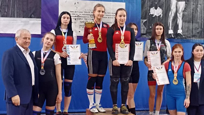Новочеркасские тяжелоатлетки стали победителями Всероссийских соревнований
