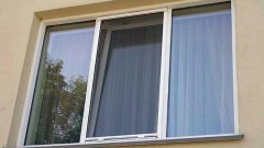В Новочеркасске двухлетняя девочка выпала из окна и погибла