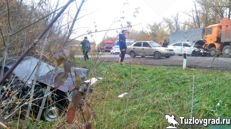 На трассе под Новочеркасском невнимательный водитель устроил двойное ДТП