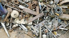 В станице Кривянской под Новочеркасском из незапертой постройки украли металлолом
