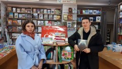 Жители Новочеркасска во время акции подарили 75 книг библиотеке
