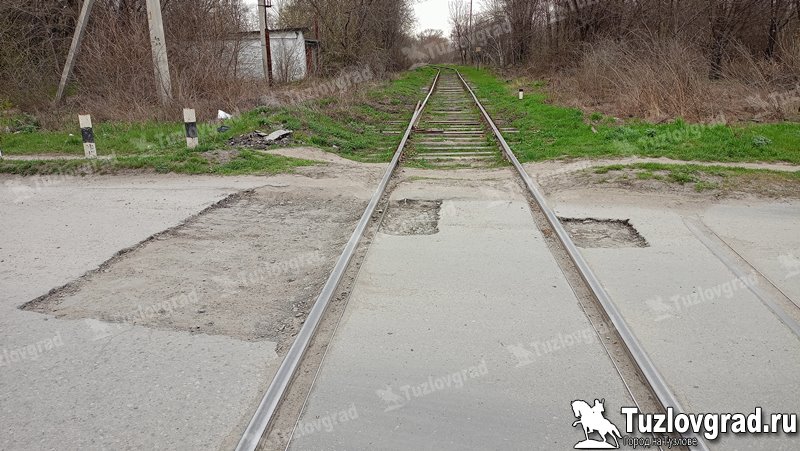 Областная прокуратура обязала три предприятия Новочеркасска привести в порядок железнодорожные переезды на улице Флёрова