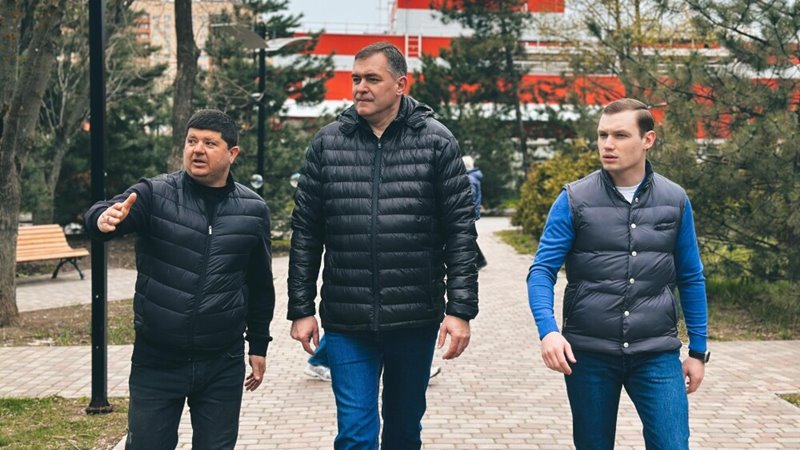 Более 5 тысяч цветов высадят в парке микрорайона Октябрьского в Новочеркасске