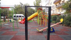 В Новочеркасске потратят 200 тысяч рублей на установку ограждений у трех детских площадок
