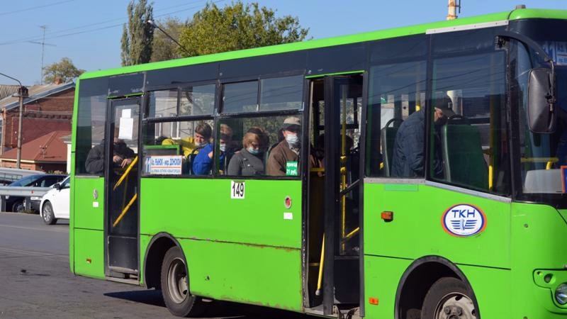 В Ростовской области стали чаще обнаруживать коронавирус на поручнях общественного транспорта