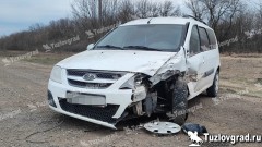 На въезде в Новочеркасск невнимательный водитель врезался в стоящие в заторе автомобили