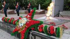 В Новочеркасске возложили цветы и венки к мемориалам ВОВ