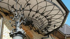 Житель Новочеркасска украл с крыльца дома кованые украшения стоимостью 100 тысяч рублей
