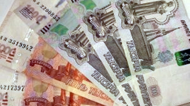 Житель Новочеркасска вытащил из кармана знакомой 13 тысяч рублей