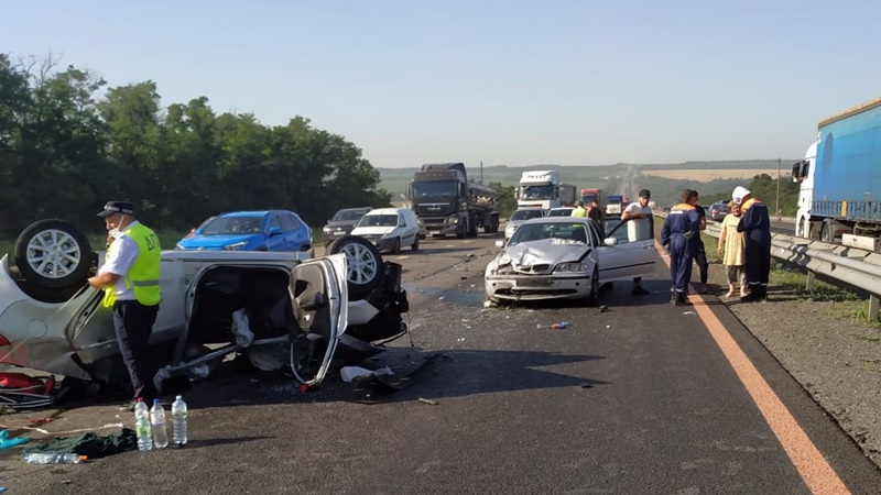 Водителей Ростовской области призвали к осторожному вождению в жаркую погоду