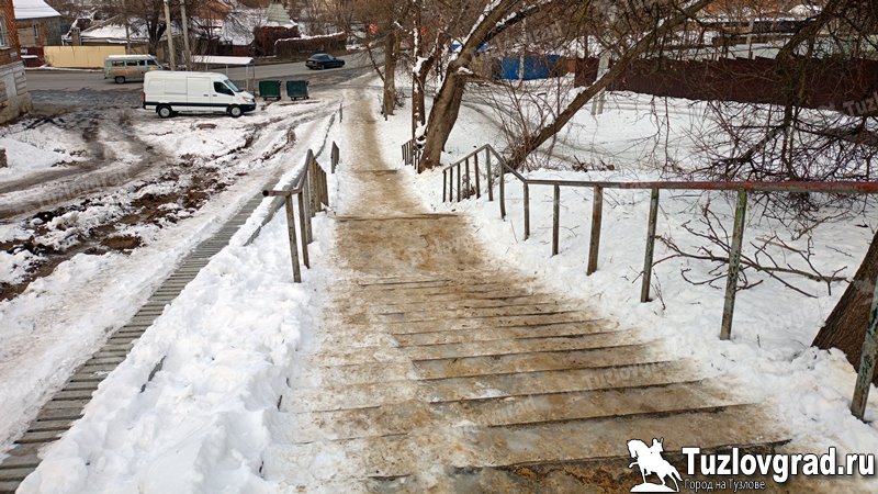 В Новочеркасске капитально отремонтируют лестницу на проспекте Платовском