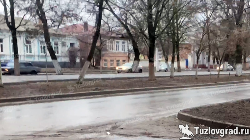 В Новочеркасске на установку скамеек и мусорных урн на проспекте Ермака выделили больше миллиона рублей