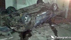 В Новочеркасске пьяный водитель врезался в такси, перевернулся на машине и сбежал