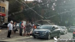 В Новочеркасске пенсионерка попала под машину, переходя дорогу в неположенном месте