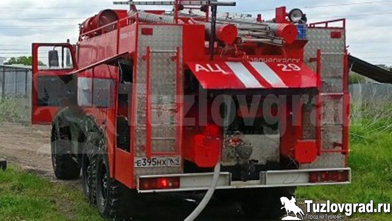 В Новочеркасске на улице Речной сгорела постройка