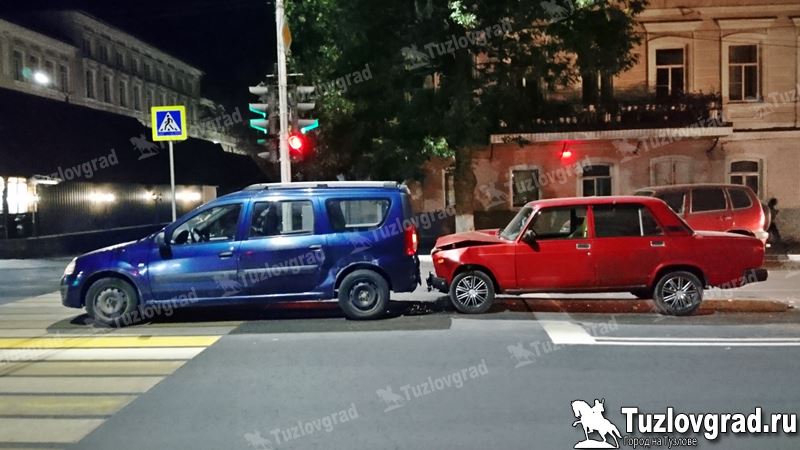 В Новочеркасске водитель ВАЗ-2107 сбежал после столкновения с другой машиной