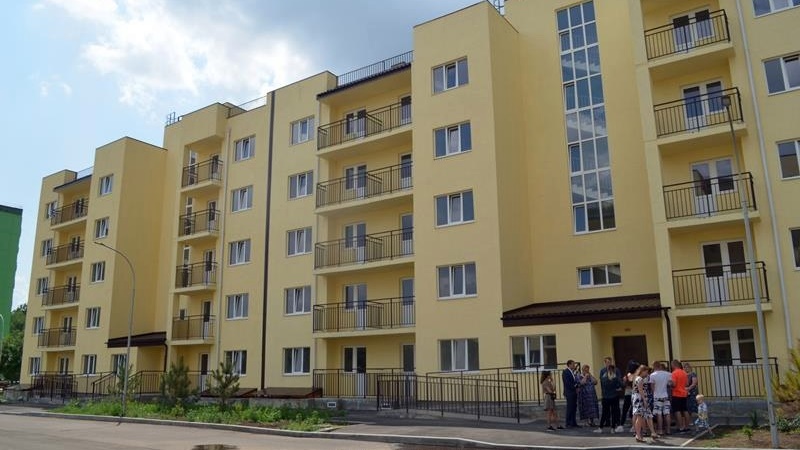 Задержка в строительстве домов для сирот начала обходиться Новочеркасску очень дорого