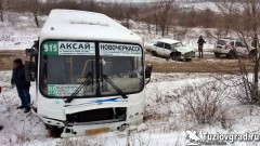 На трассе Большой Лог – Новочеркасск произошло лобовое столкновение автобуса и ВАЗа