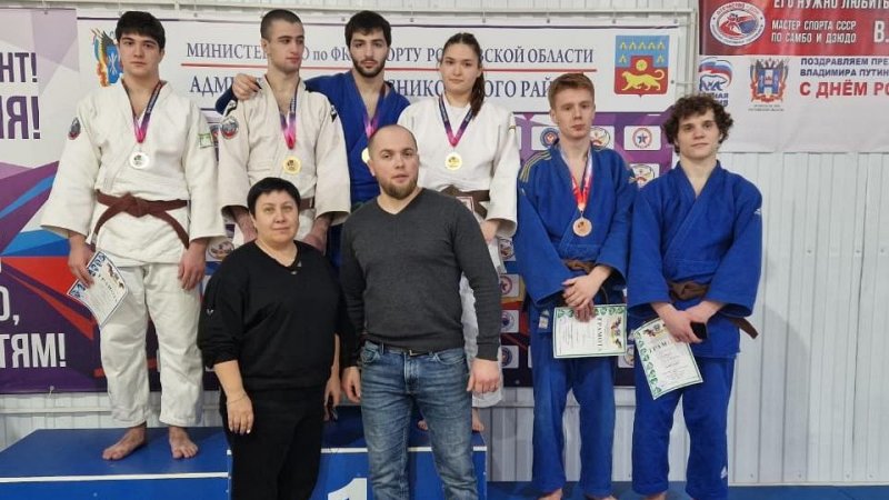 Новочеркасские спортсмены привезли домой медали с первенства области по дзюдо