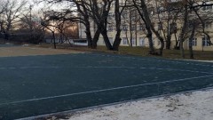 Во дворе новочеркасской 19-й школы оборудовали площадку для мини-футбола и баскетбола