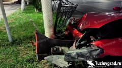 В центре Новочеркасска «дрифтер» врезался в столб, видео