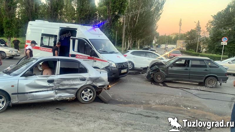 В ДТП на Харьковском шоссе в Новочеркасске травмы получили три человека