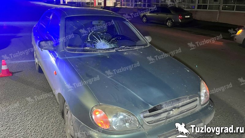 В Новочеркасске мужчина попал под машину, переходя улицу рядом с пешеходным переходом