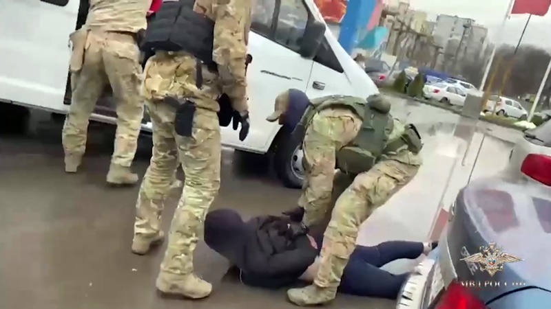 В Ростовской области полицейские задержали четверых предполагаемых телефонных мошенников