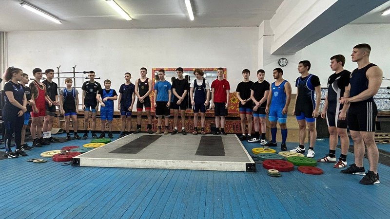 В Новочеркасске прошло первенство города по тяжелой атлетике