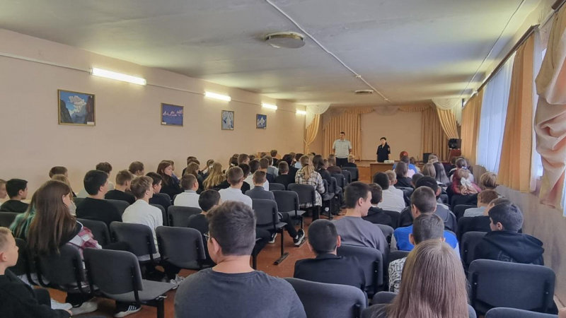 Новочеркасские полицейские провели профилактические мероприятия со школьниками и родителями