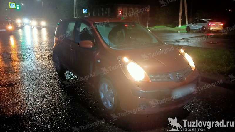 В Новочеркасске машина сбила женщину, переходящую дорогу по пешеходному переходу на зеленый сигнал светофора