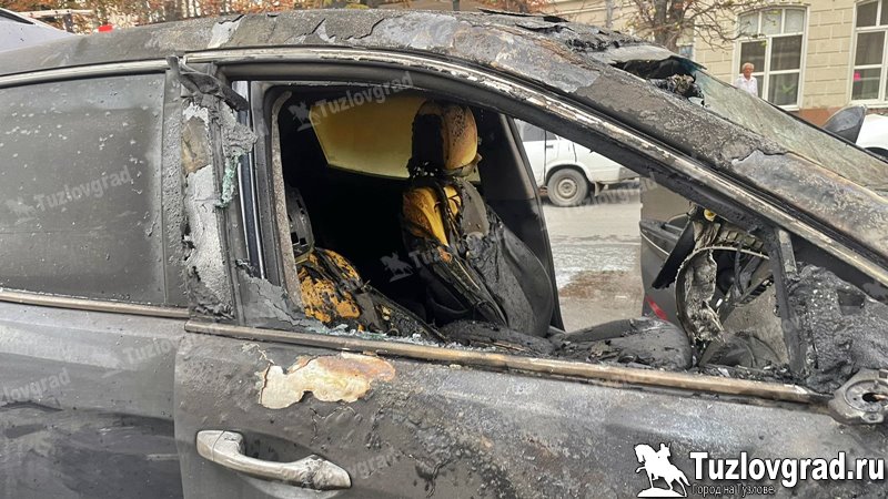 В центре Новочеркасска сгорел Santa Fe, видео