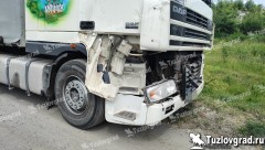 В Новочеркасске водитель фуры отвлекся за рулем и протаранил машины, притормозившие в пробке