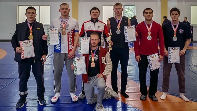 Новочеркасские борцы успешно выступили на студенческом чемпионате области 